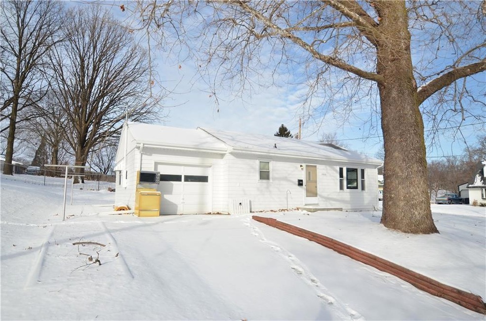 3606 SW 3rd St, Des Moines, IA 50315 - photo 1