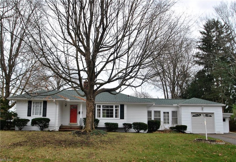 Welcome to 301 North Pershing Ave in West Akron. L