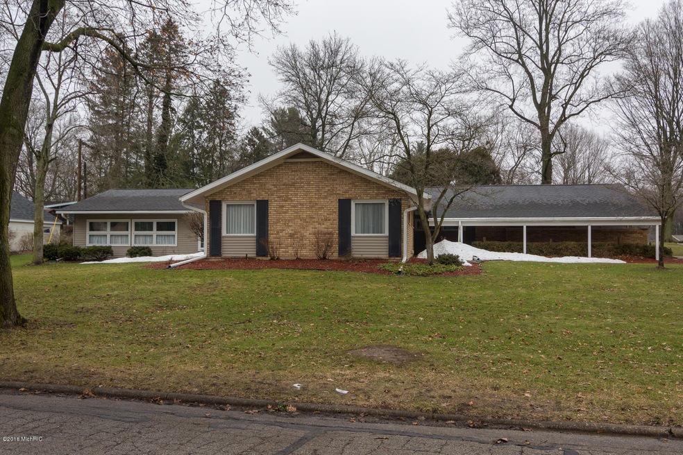 828 Sassafras Ln Niles MI-large-001-32-S