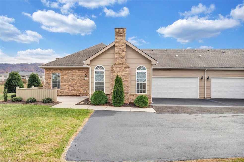 Pending $349,950 • Co-Listing Agent