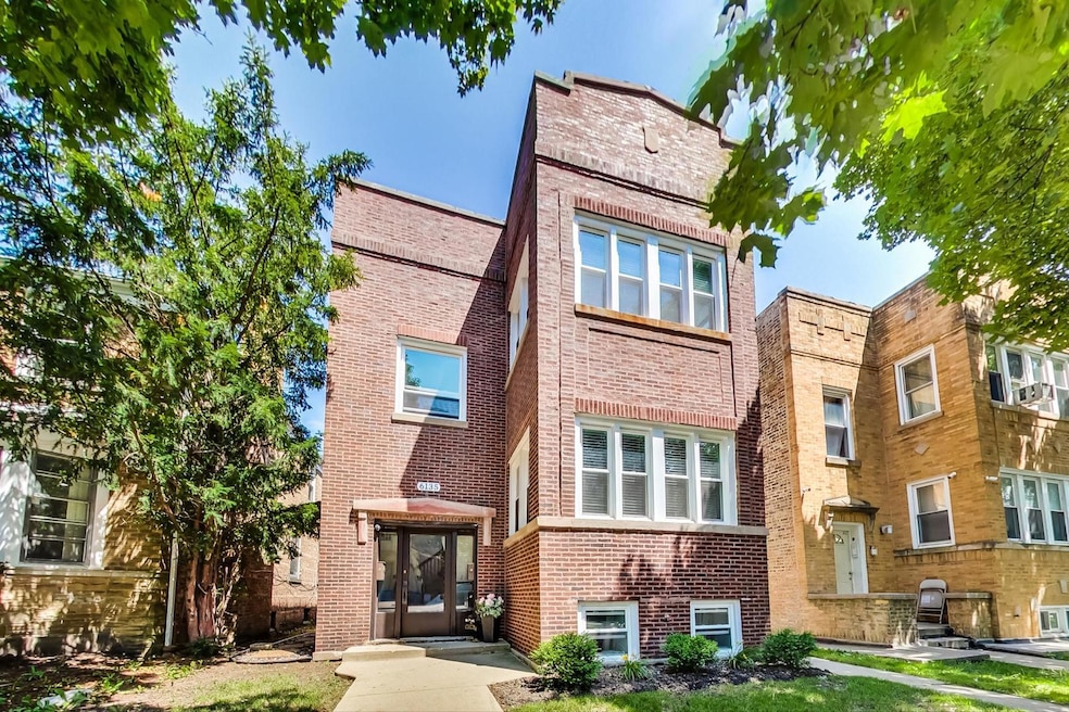 6135 N Fairfield Ave, Chicago, IL 60659 - photo 1