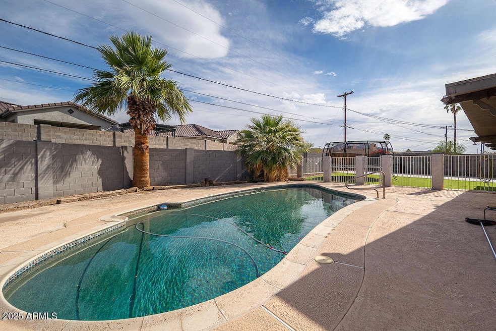 36_Back-Yard_04
