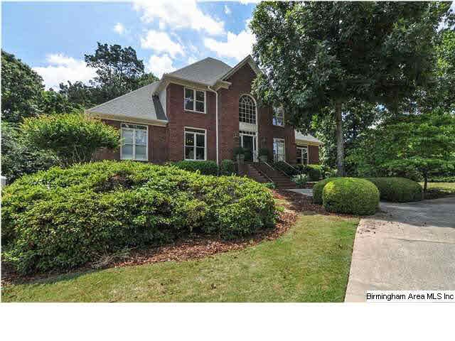 Welcome to 3716 Kinross Drive in the convenient an