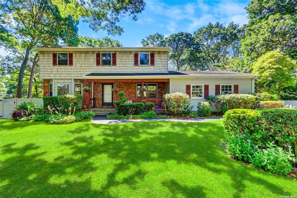 2 Tree Hollow Ln, Dix Hills, NY 11746 - photo 1