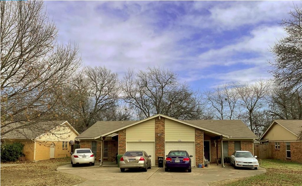 608 Billie Ruth Ln, Hurst, TX 76053 - photo 1