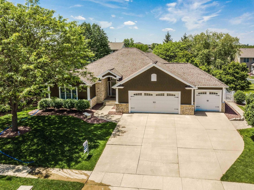 1012 Eagle Ridge Rd, Cedar Falls, IA 50613 - photo 1