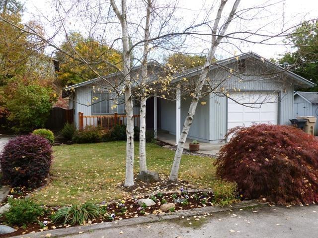 511 NW Grant St, Grants Pass, OR 97526 - photo 1