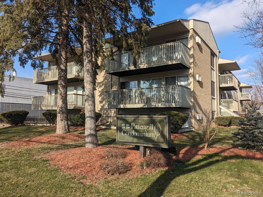 00 Condo Front (West view)