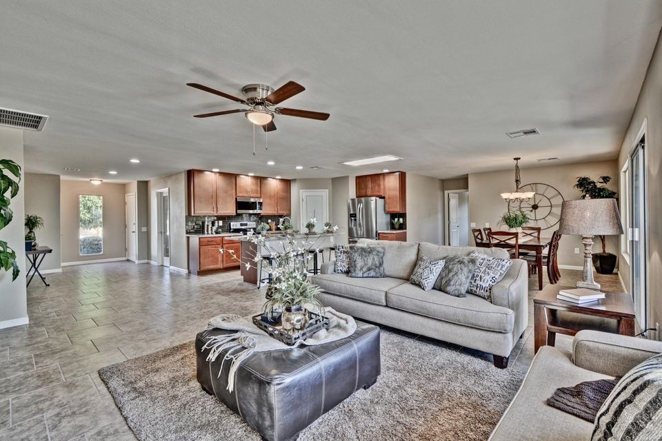 17620 N Hitching Post Dr, Sun City, AZ 85373 - photo 1