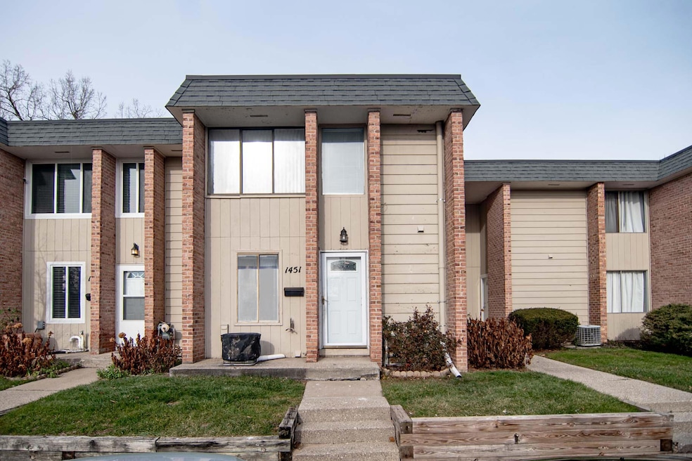 1451 N Saxony