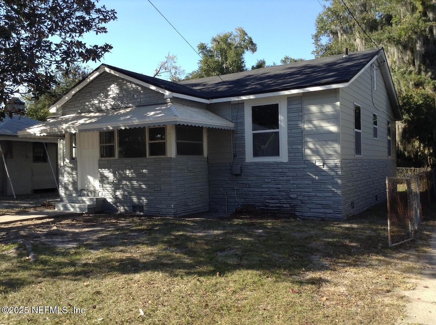 557 Chestnut Dr, Jacksonville, FL 32208 - photo 1