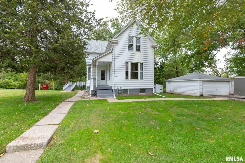 1943 W 15th St, Davenport, IA 52804 - photo 1