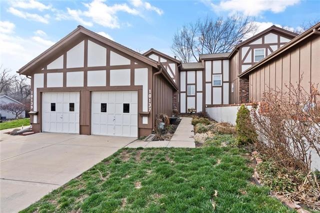 10137 Edelweiss Cir, Shawnee, KS 66203 - photo 1