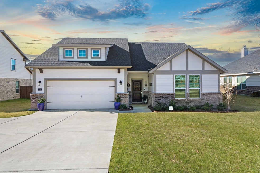 813 Holbrook Rd, Springtown, TX 76082 - photo 1