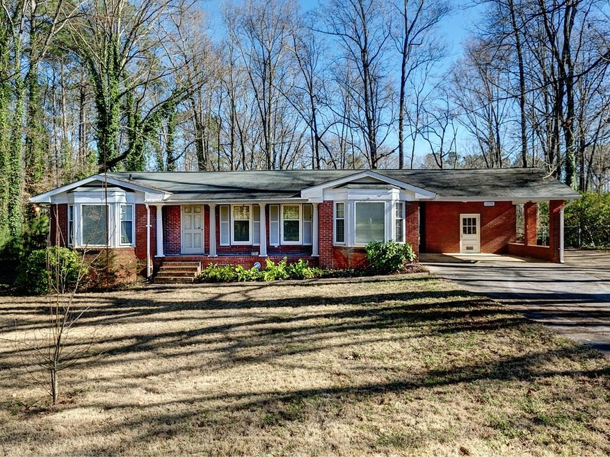 Beautiful 3BR / 2BA all brick ranch on level lot w