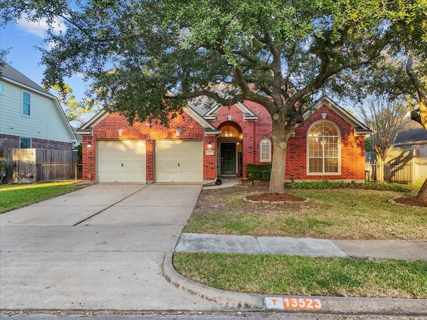 13523 Heron Field Ct, Houston, TX 77059 - photo 1