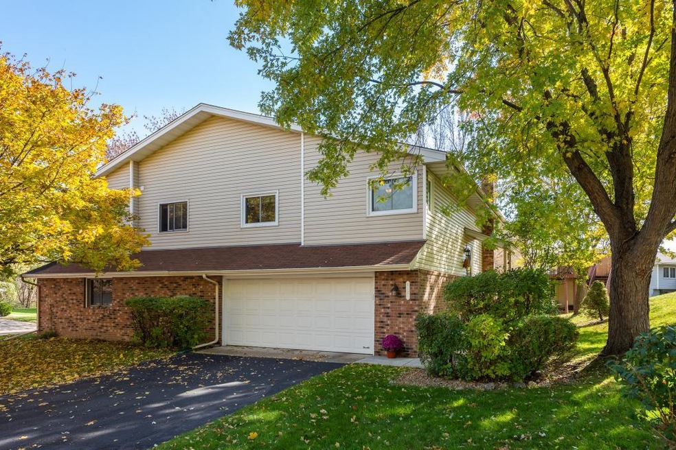 6121 Creek View Ridge