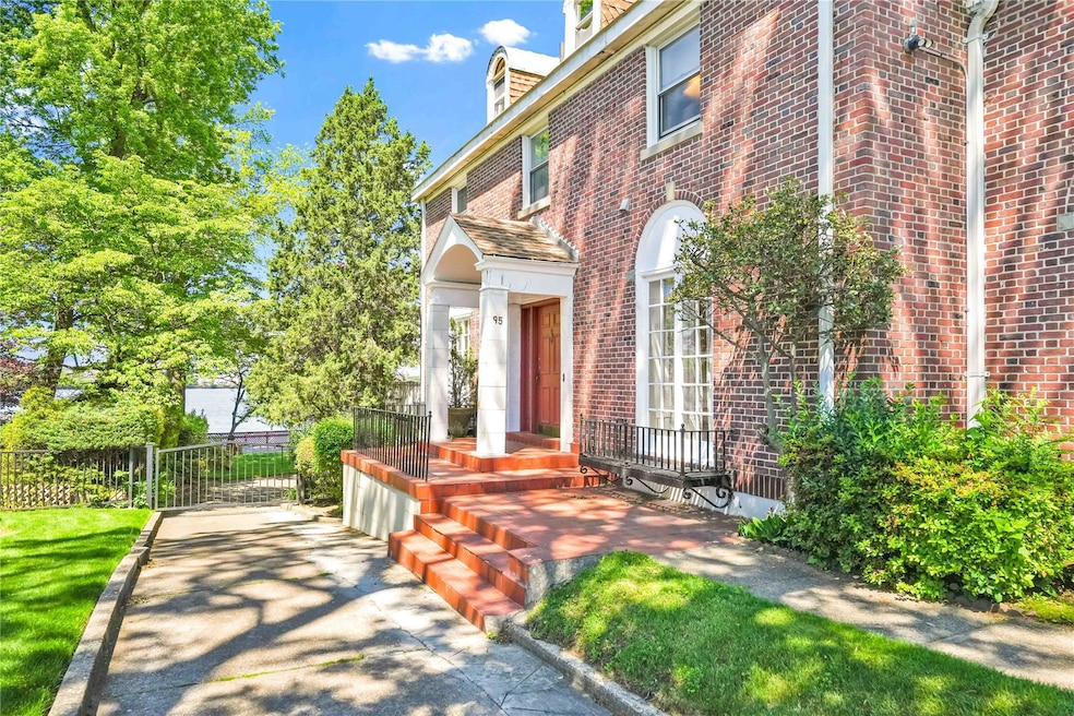 Pending $3,500,000 • Co-Listing Agent