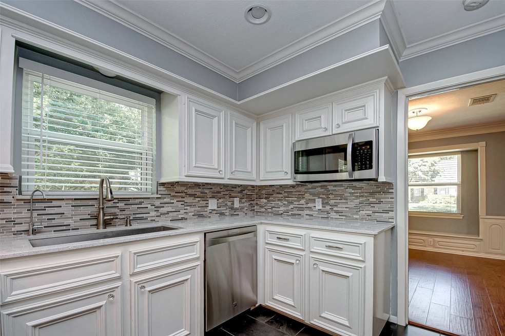 13715 Kingsride Ln, Houston, TX 77079 - photo 1