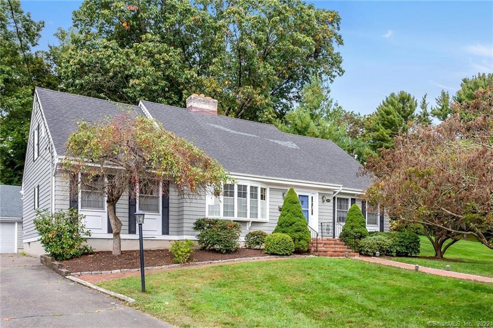 318 Collingwood Ave, Fairfield, CT 06825 - photo 1