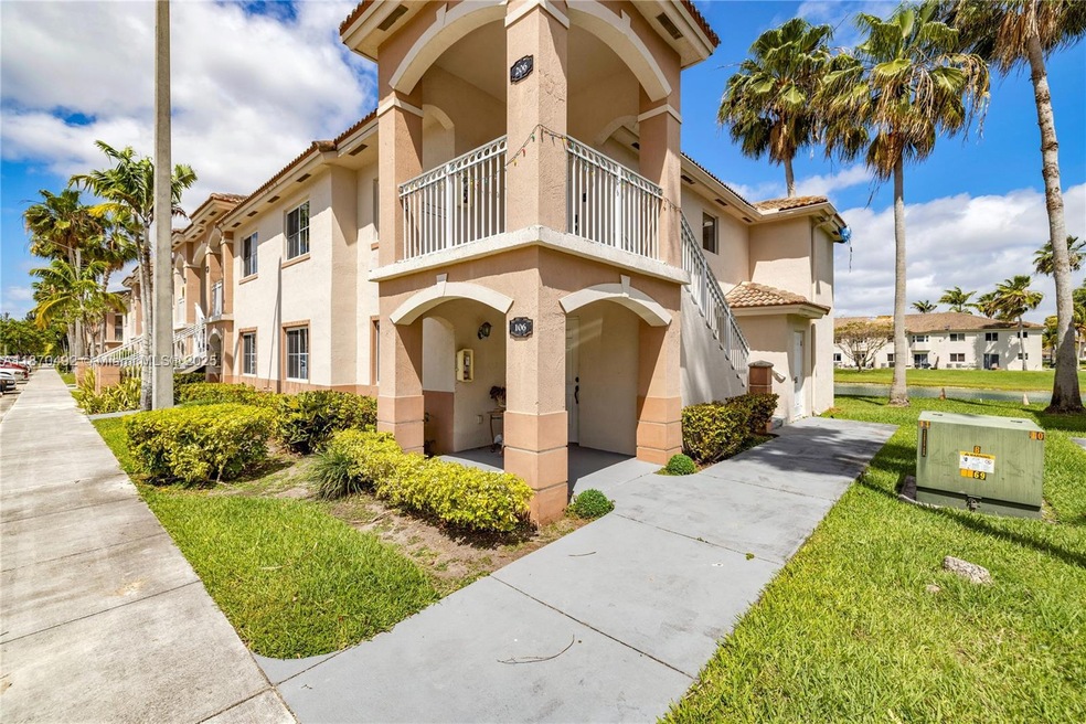 1261 SE 28th Ct unit 206, Homestead, FL 33035 - photo 1