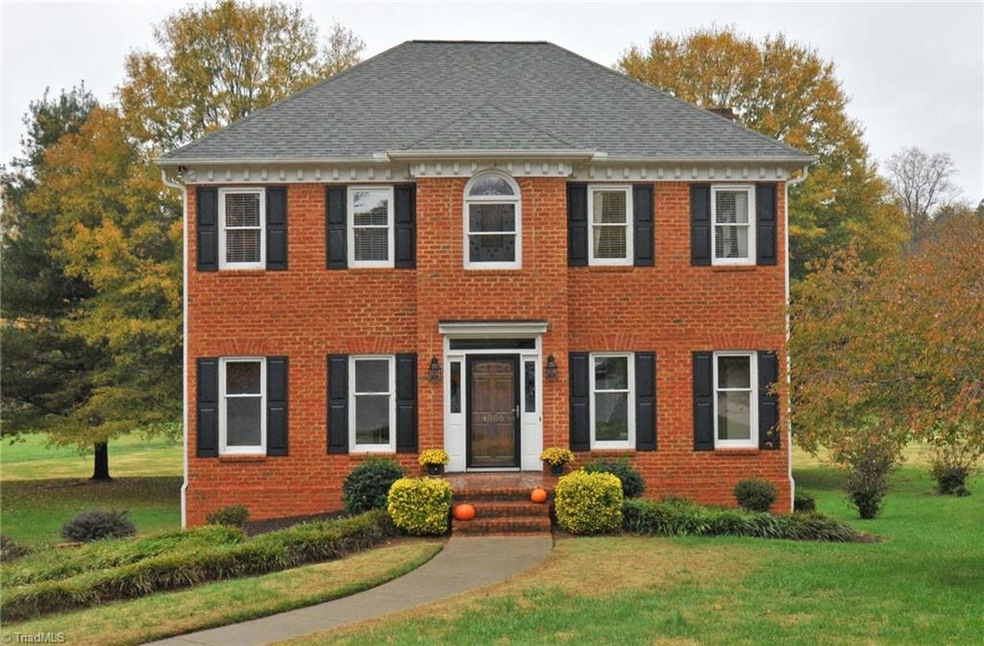 4008 Hawksmoore Rd - situated on a culdesac lot and backs up to the nbhd 30 acre common area w/walking trail & access to greenway