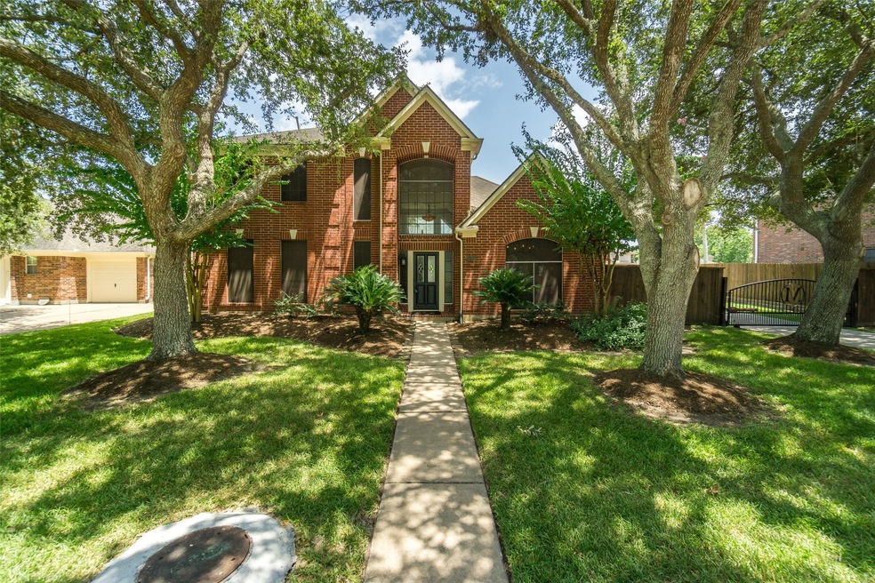1207 Bob White Dr, Friendswood, TX 77546 - photo 1
