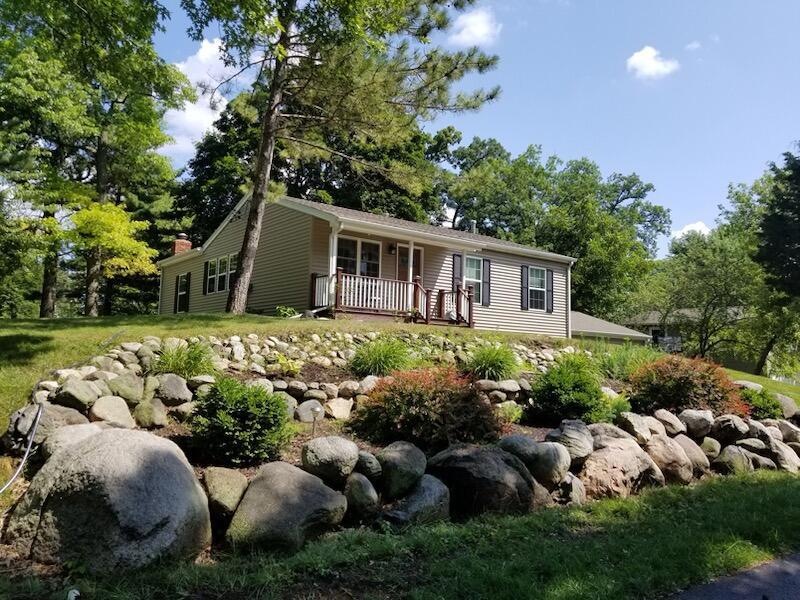 426 Sylvan Dr - Front