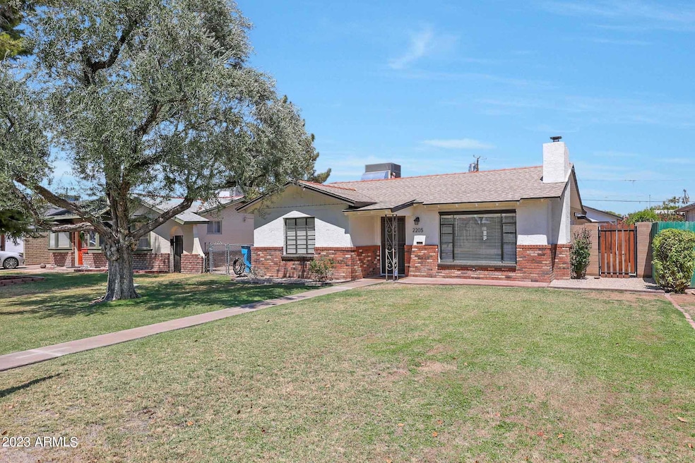 2205 N Laurel