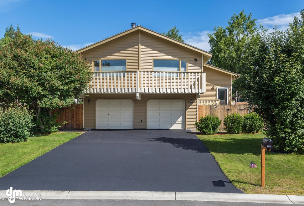 2511 W 70th Cir Anchorage AK-large-032-E