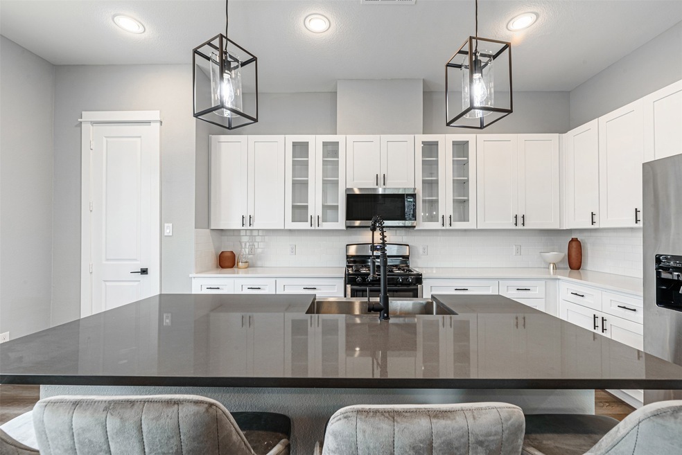 834 Berry Sage Ln, Houston, TX 77022 - photo 1