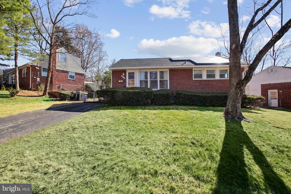 8215 Quentin St, New Carrollton, MD 20784 - photo 1