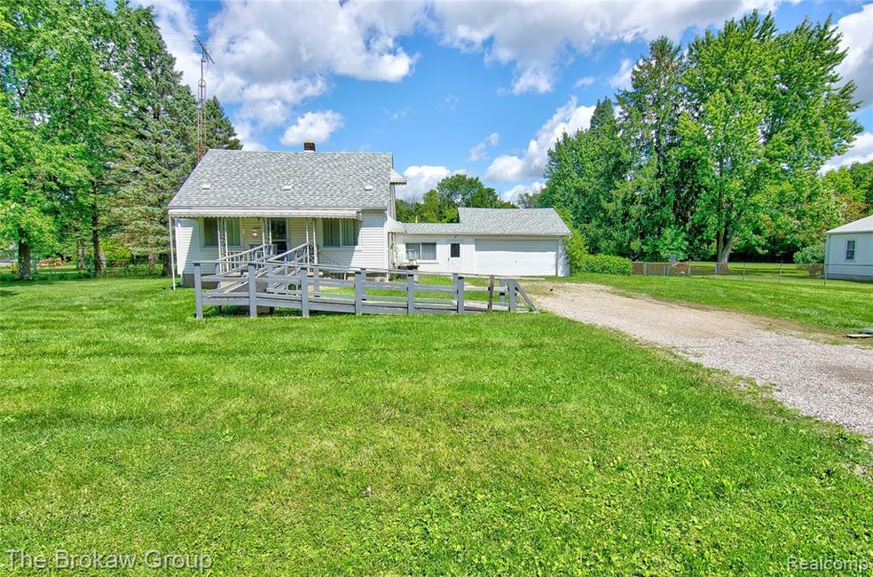 1131 Linus St, Flint, MI 48507 - photo 1