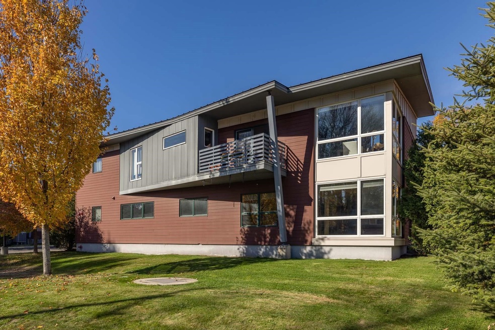 659 Dennett St unit 2, Portsmouth, NH 03801 - photo 1