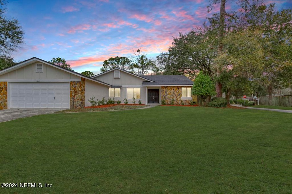 7227 Holiday Hill Cir N, Jacksonville, FL 32216 - photo 1