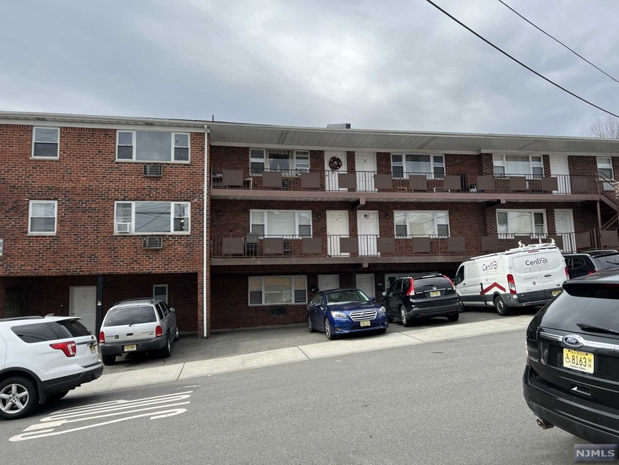 202-204 Riverview Place unit 3, Cliffside Park, NJ 07010 - photo 1