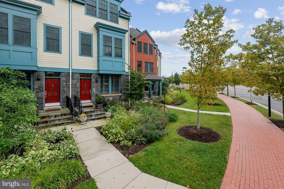 922 Slaters Ln, Alexandria, VA 22314 - photo 1
