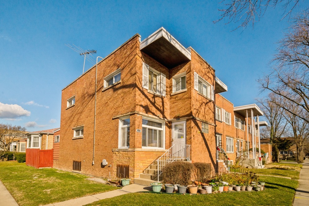 3024 W Rosemont Ave, Chicago, IL 60659 - photo 1