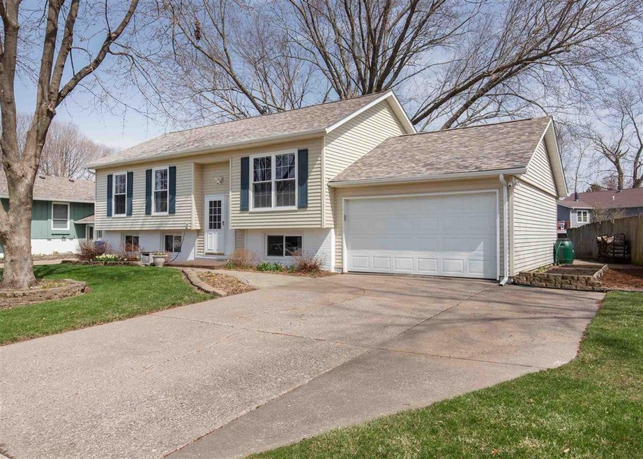 5525 Quercus Ln, Davenport, IA 52806 - photo 1