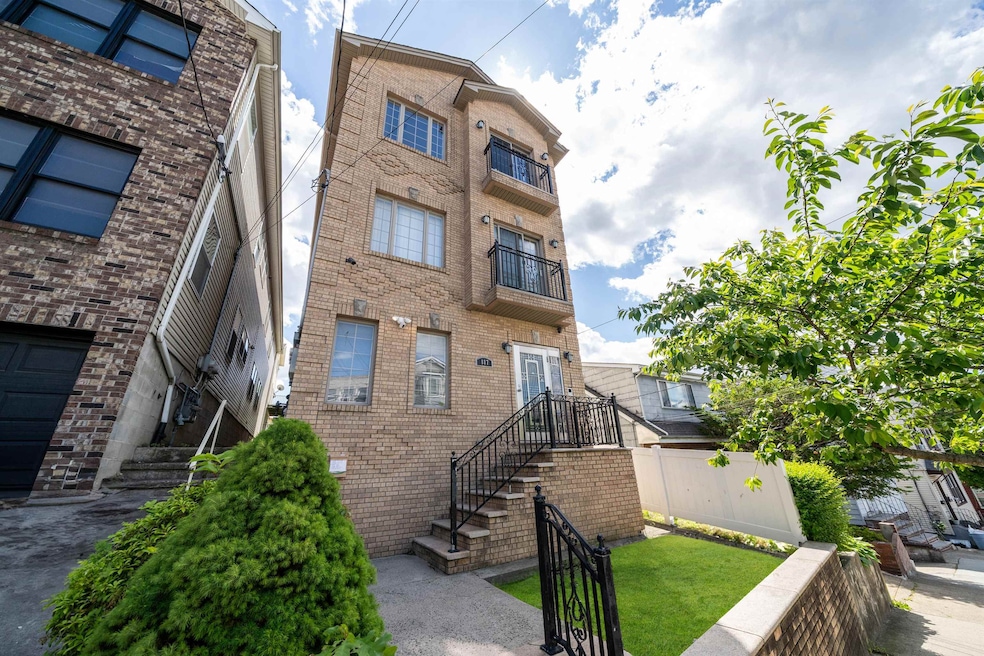 For Sale $1,800,000 • Co-Listing Agent