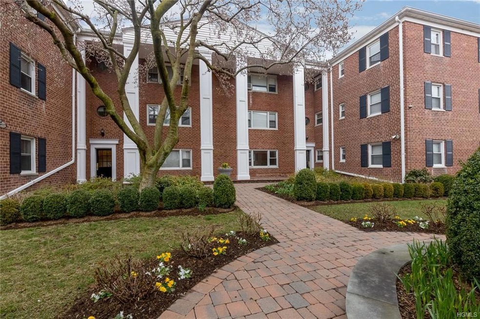 1825 Palmer Ave unit 2C, Larchmont, NY 10538 - photo 1