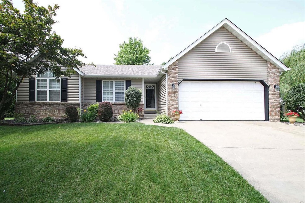 812 Woodland Dr, Maryville, IL 62062 - photo 1