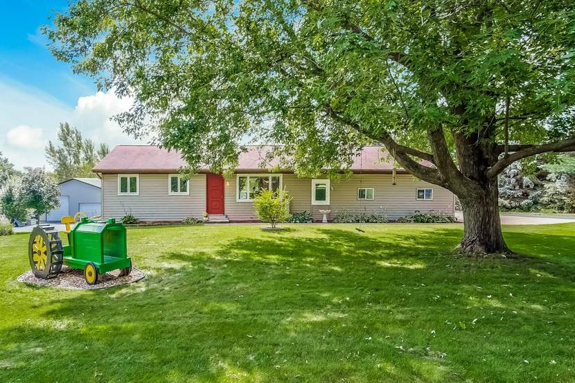 W1317 Alpine Rd, Brooklyn, WI 53521 - photo 1