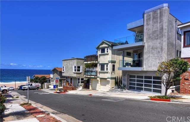 Front of the home & neighborhood with view of the 