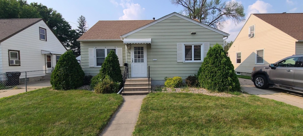 1402 6th Ave NW, Austin, MN 55912 - photo 1