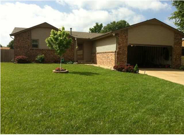 Welcome to 8527 HURST....Fantastic location. Close
