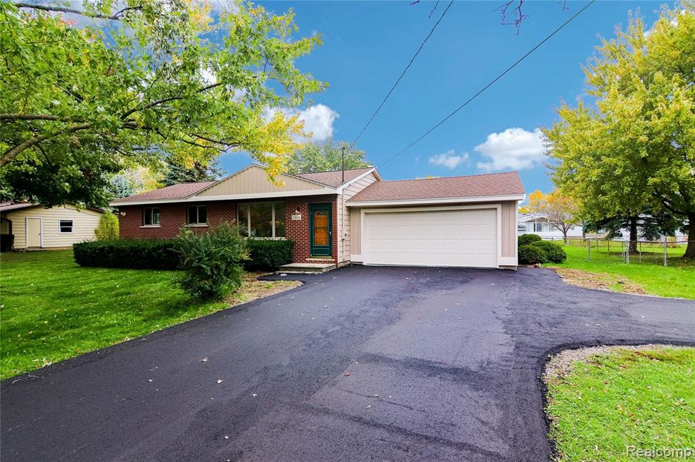 2464 Maple Ave (1).jpg