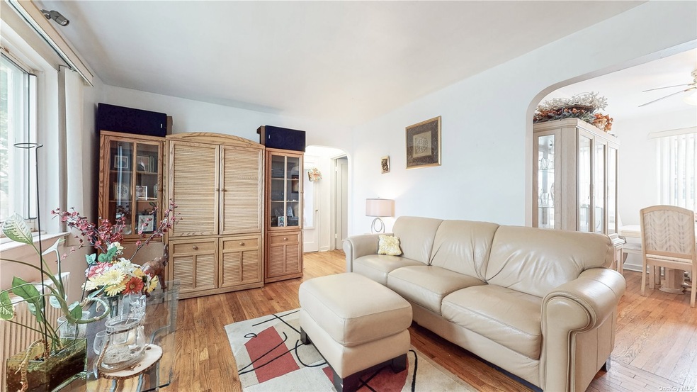 76-16A 249 St unit 1F, Glen Oaks, NY 11004 - photo 1