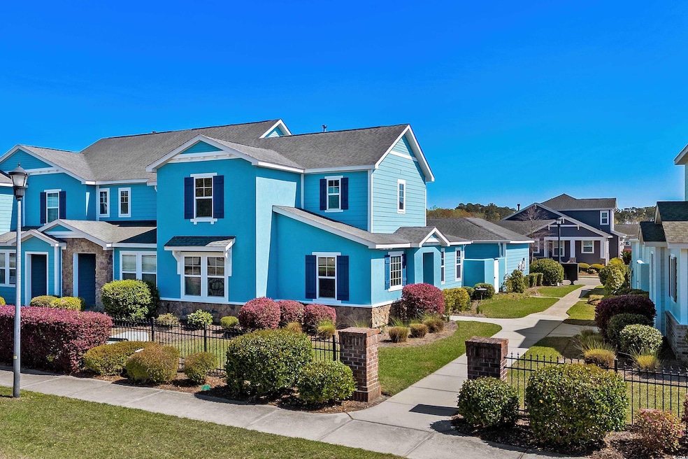 View of front of home featuring a front lawn, a re