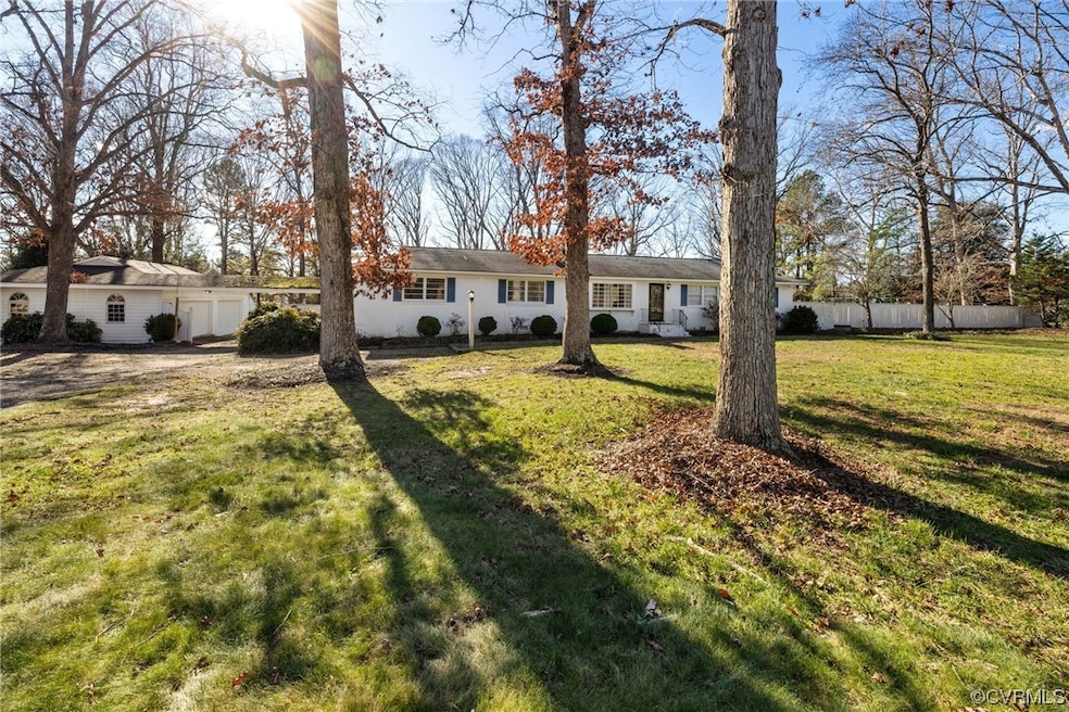 View of front of property featuring a front lawn